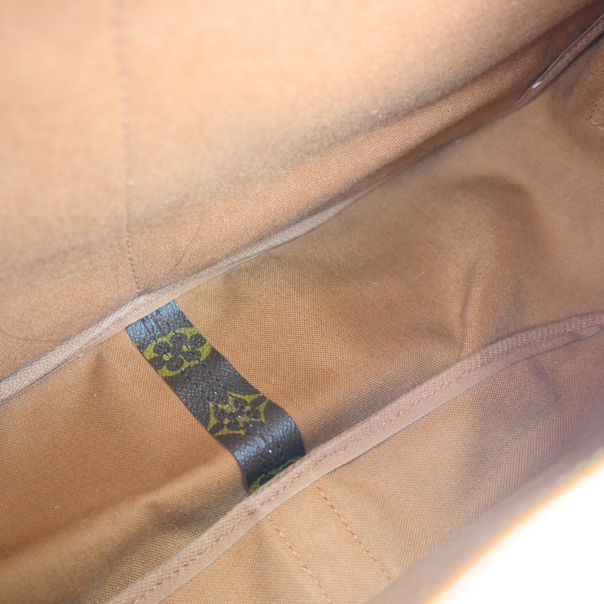 Louis Vuitton Saumur Handbag Monogram Canvas Brown Canvas Travel Bag Bag (   )