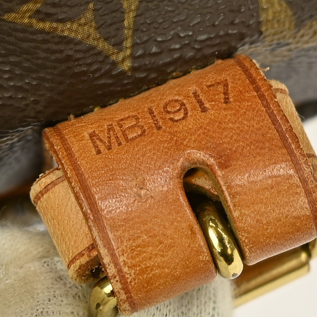Louis Vuitton Saumur Handbag Monogram Canvas Brown Canvas Shoulder Bag Bag (   )