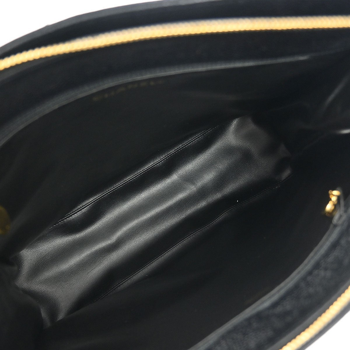 Chanel Vintage Zip Shoulder Bag Chevron Caviar Black Calfskin Shoulder Bag Bag (   )