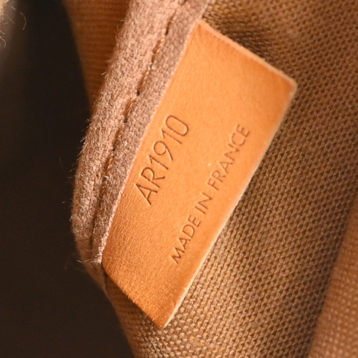 Louis Vuitton Saumur Handbag Monogram Canvas Brown Canvas Shoulder Bag Bag (   )