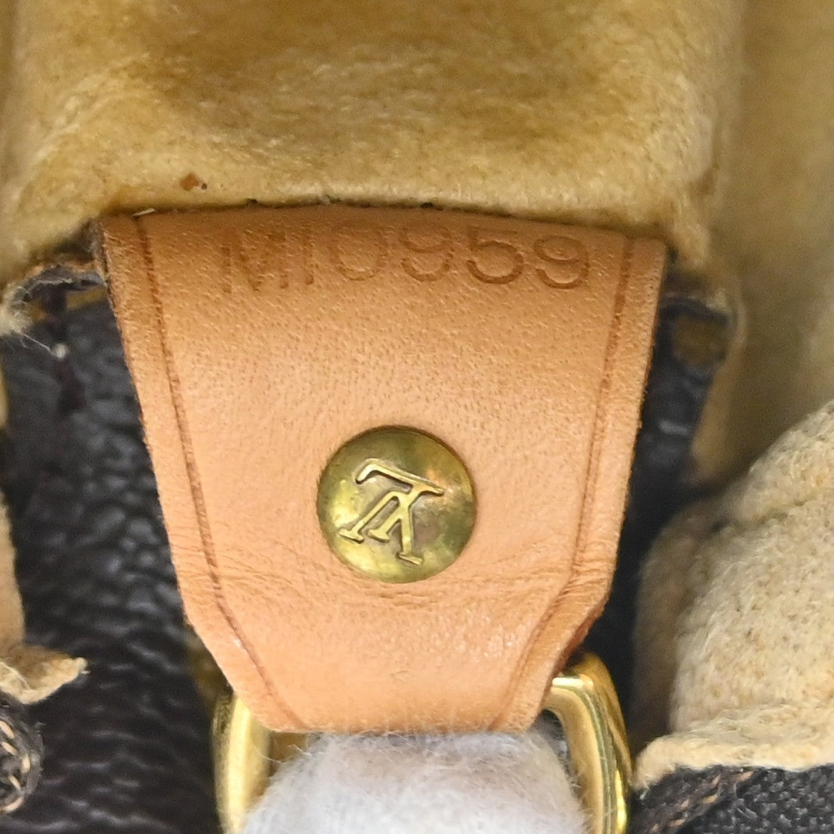 Louis Vuitton Monogram Looping Handbag Monogram Canvas Brown Canvas Shoulder Bag Bag (   )