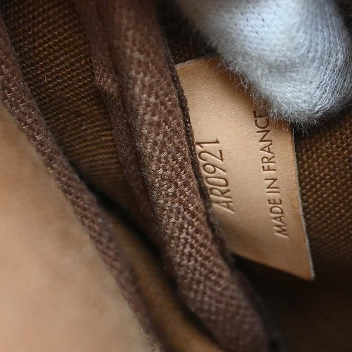 Louis Vuitton Saumur Handbag Monogram Canvas Brown Canvas Shoulder Bag Bag (   )