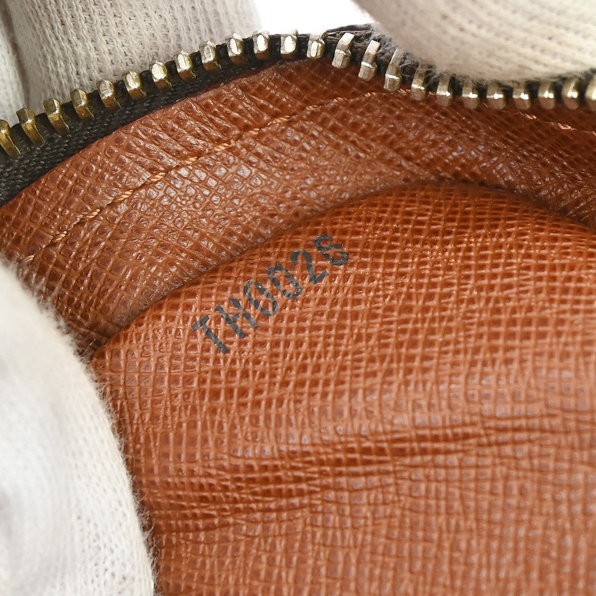 Louis Vuitton Amazone Bag Monogram Canvas Brown Canvas Shoulder Bag Bag (   )