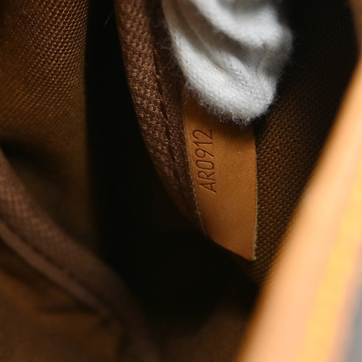Louis Vuitton Saumur Handbag Monogram Canvas Brown Canvas Shoulder Bag Bag (   )